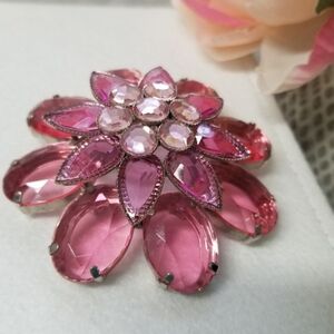 Vintage pink Starburst brooch/pendant